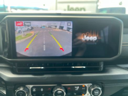 Used 2024 Jeep Wrangler Unlimited Sahara w/ Technology Group AWD/4WD image 69