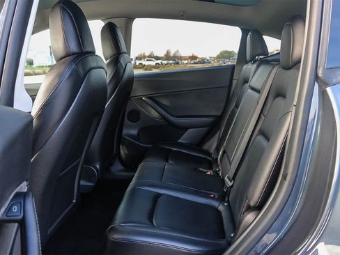 Used 2022 Tesla Model Y Performance image 17