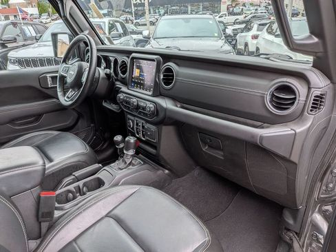 Used 2023 Jeep Wrangler Unlimited Sahara w/ Cold Weather Group AWD/4WD image 25