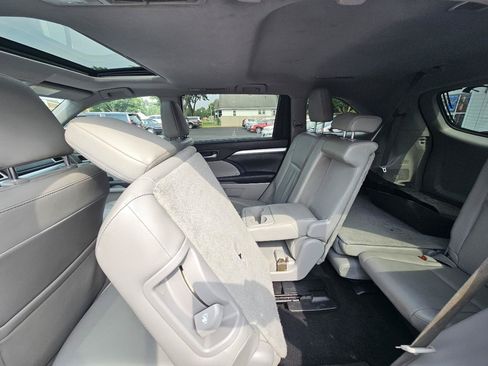 Used 2015 Toyota Highlander XLE AWD/4WD image 22