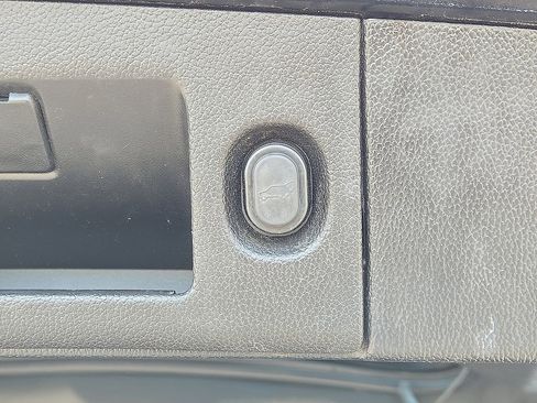 Used 2019 GMC Yukon XL Denali w/ Denali Ultimate Package image 16