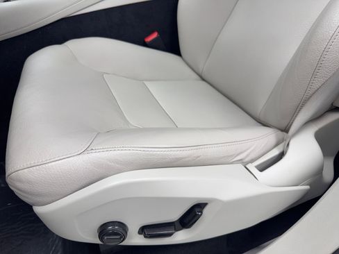 Used 2019 Volvo XC90 T5 Momentum w/ Multimedia Package image 33