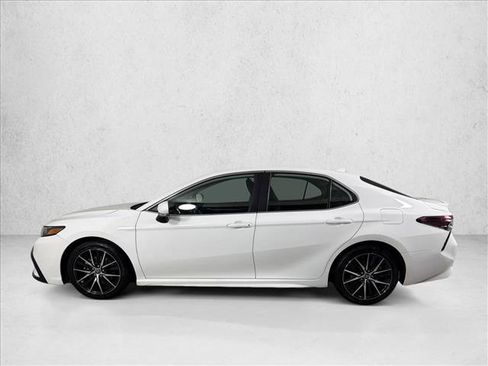 Used 2022 Toyota Camry SE FWD image 6