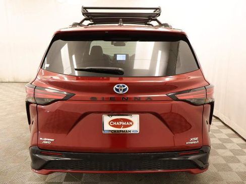 Used 2024 Toyota Sienna XSE w/ XSE Plus Package AWD/4WD image 4