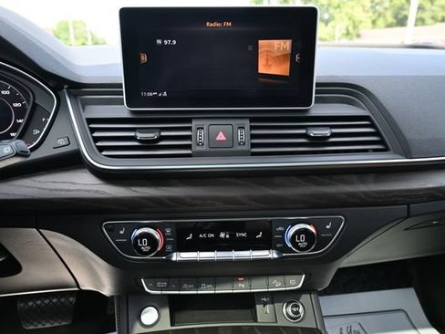 Used 2020 Audi Q5 2.0T Premium Plus w/ Premium Plus Package AWD/4WD image 34