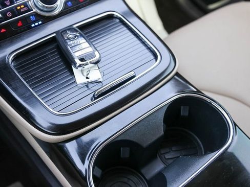 Used 2021 Lincoln Nautilus Reserve image 21