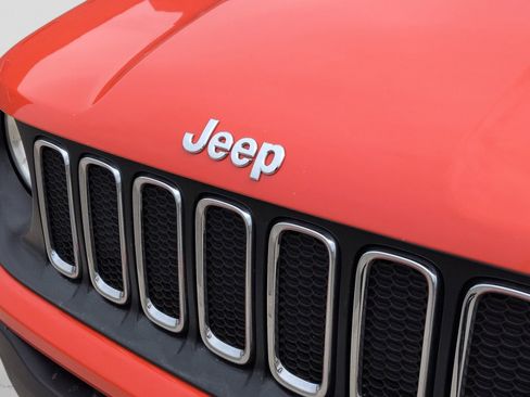 Used 2017 Jeep Renegade Latitude w/ Popular Equipment Group AWD/4WD image 14