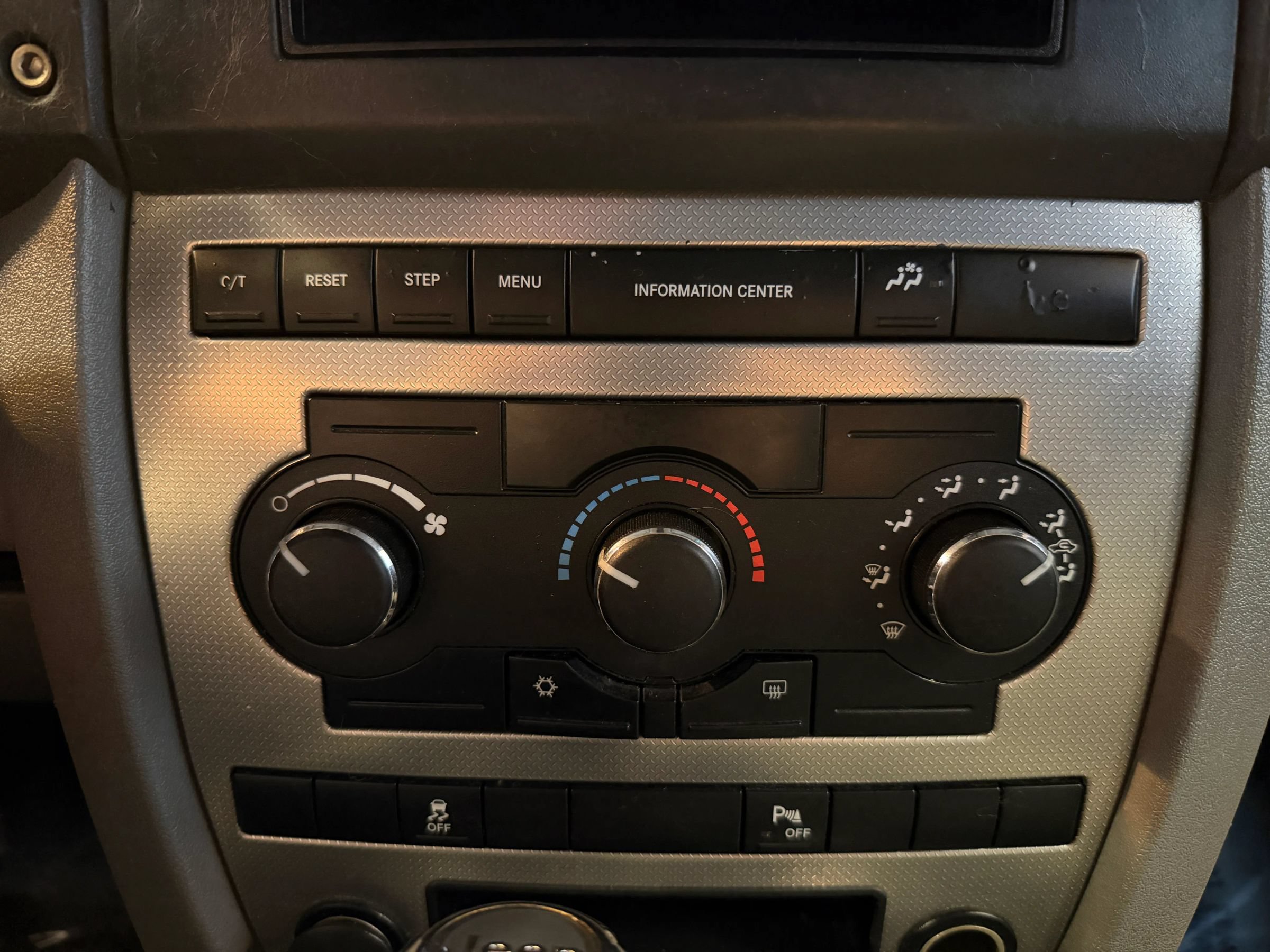 Used 2007 Jeep Commander Sport RWD image 19