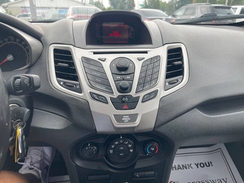 Used 2013 Ford Fiesta SE image 16