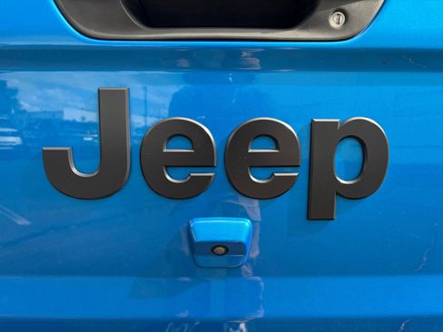 Used 2022 Jeep Gladiator Sport AWD/4WD image 23