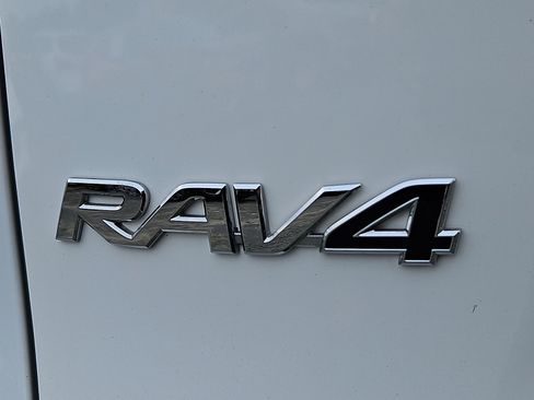 Used 2020 Toyota RAV4 XLE Premium AWD/4WD image 34