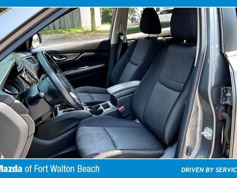 Used 2018 Nissan Rogue SV FWD image 18
