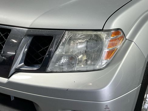 Used 2018 Nissan Frontier SV image 11