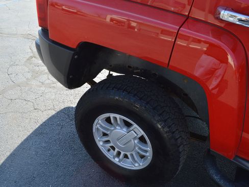 Used 2010 HUMMER H3 image 9