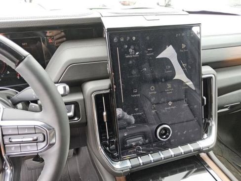 Used 2025 GMC Yukon Denali w/ Denali Reserve Package AWD/4WD image 5