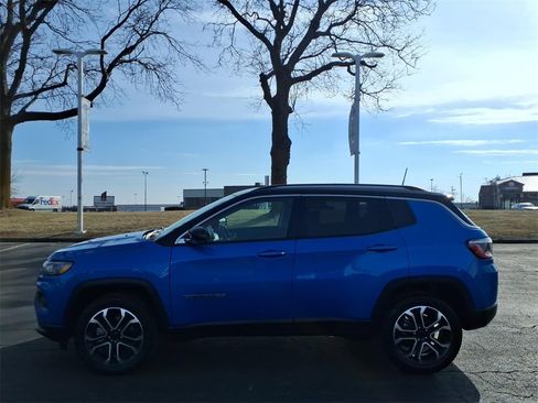 Used 2022 Jeep Compass Limited image 4