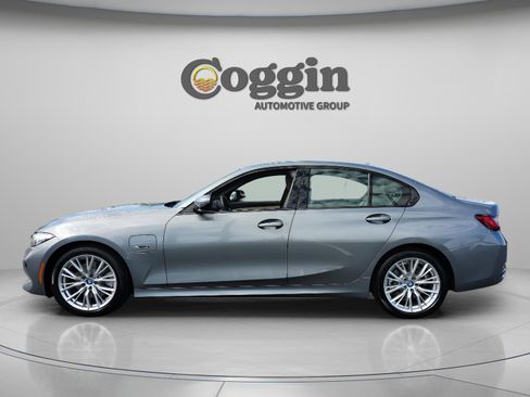 Certified 2023 BMW 330e 330e w/ Convenience Package image 2