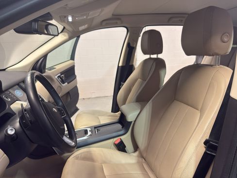 Used 2017 Land Rover Discovery Sport HSE image 15