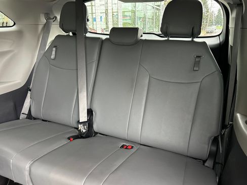 Used 2024 Toyota Sienna XLE image 15