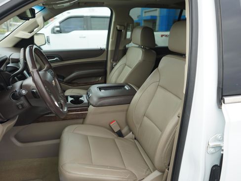 Used 2017 Chevrolet Tahoe LT w/ LT Signature Package image 9