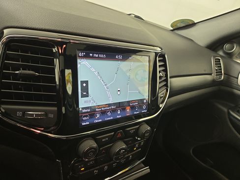Used 2019 Jeep Grand Cherokee Laredo AWD/4WD image 21