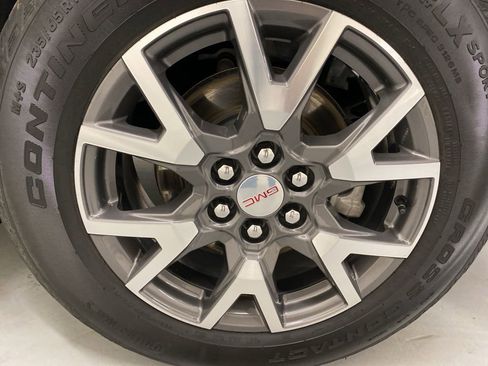 Certified 2023 GMC Acadia SLE w/ Driver Convenience Package image 26