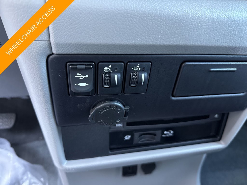 Used 2017 Toyota Sienna XLE Premium FWD image 34