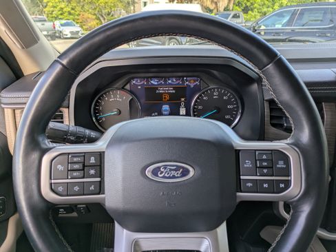 Used 2024 Ford Expedition Limited image 27