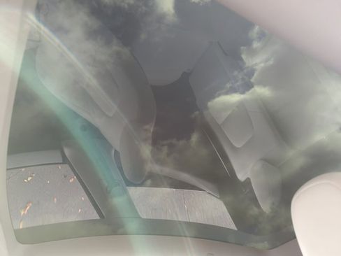 Used 2023 Tesla Model Y Performance image 9