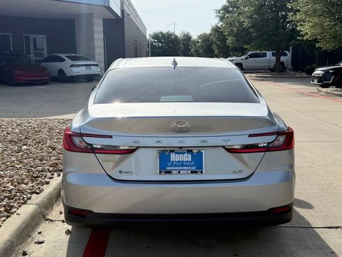 Used 2025 Toyota Camry LE w/ Convenience Package FWD image 4