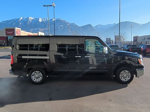 Used 2016 Nissan NV 3500 SL image 2