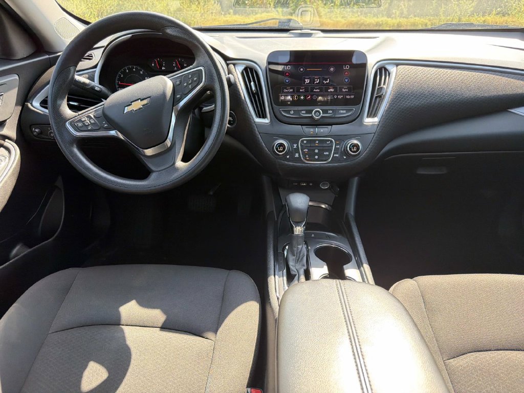 Used 2023 Chevrolet Malibu LT FWD image 17