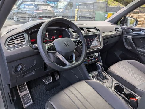 Used 2024 Volkswagen Tiguan SE R-Line image 15