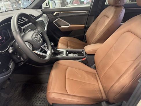 Used 2025 Audi Q3 2.0T Premium w/ Convenience Package AWD/4WD image 24