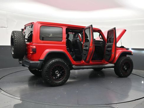 Used 2018 Jeep Wrangler Unlimited Sahara w/ LED Lighting Group AWD/4WD image 31