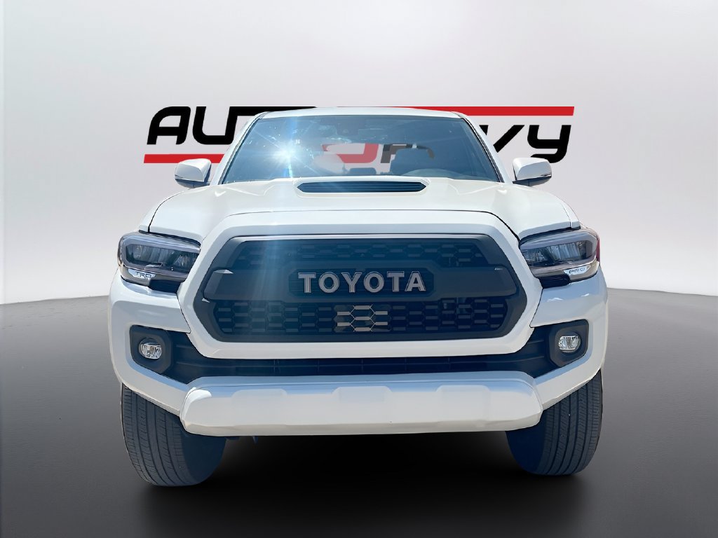 Used 2022 Toyota Tacoma TRD Sport AWD/4WD image 2