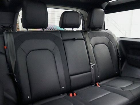 Used 2023 Land Rover Defender 90 X-Dynamic SE image 24