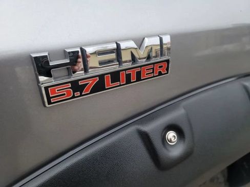 Used 2019 RAM 1500 Classic SLT AWD/4WD image 32