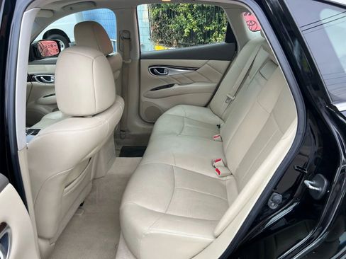 Used 2012 INFINITI M37 w/ Premium Pkg image 9