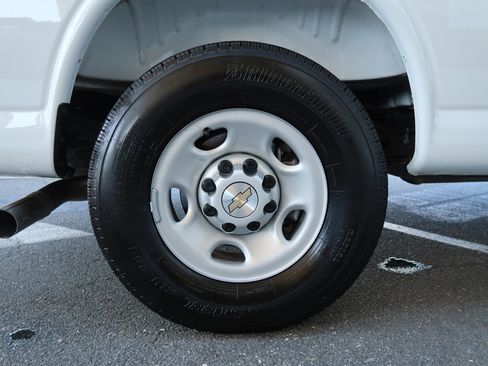 Used 2025 Chevrolet Express 3500 LS RWD image 41