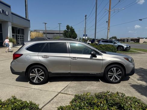 Used 2019 Subaru Outback 2.5i Limited AWD/4WD image 9
