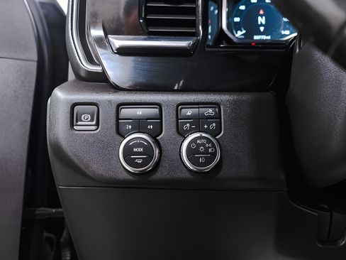 Used 2025 GMC Sierra 2500 SLE w/ SLE Value Package; AWD/4WD image 18