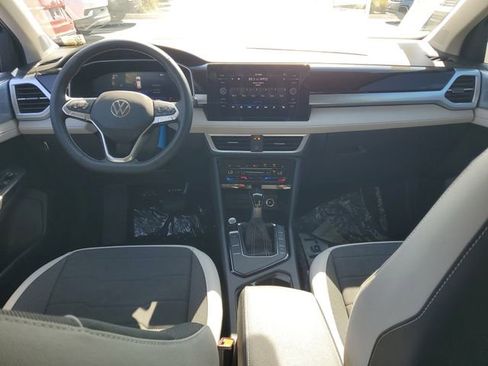 New 2026 Volkswagen Taos SE FWD image 13