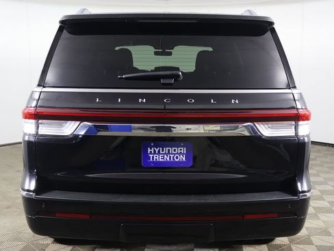 Used 2022 Lincoln Navigator Reserve AWD/4WD image 18