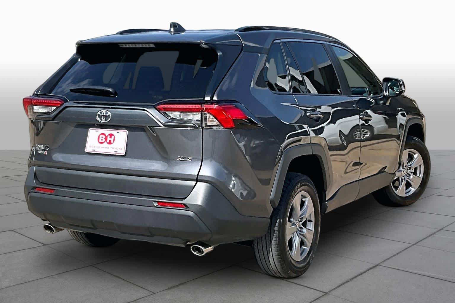 Used 2025 Toyota RAV4 XLE FWD image 13