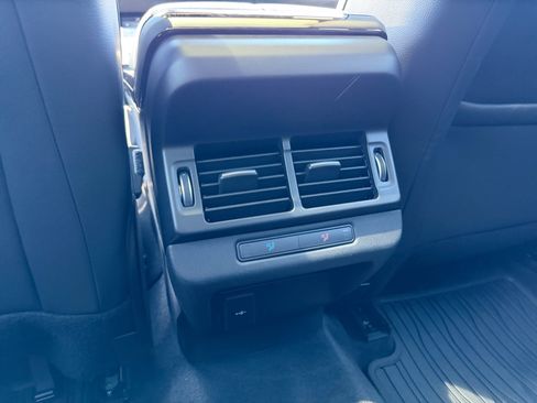 Used 2023 Land Rover Range Rover Evoque R-Dynamic SE AWD/4WD image 18