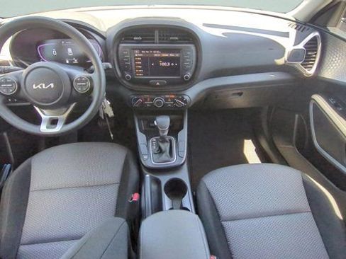 Used 2025 Kia Soul LX image 11
