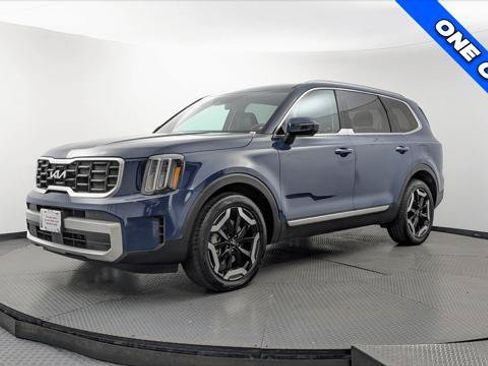 Used 2025 Kia Telluride S FWD image 2