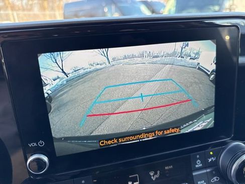 Used 2023 Toyota Highlander XLE image 11