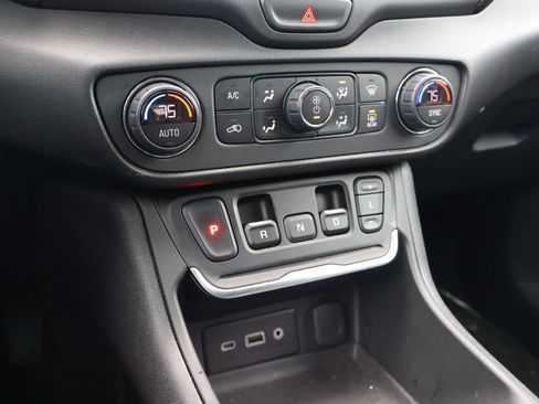 Used 2020 GMC Terrain SLE w/ Driver Convenience Package FWD image 8